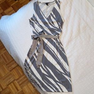 H&M | Sleeveless grey and white wrap dress with tied waist | size 6